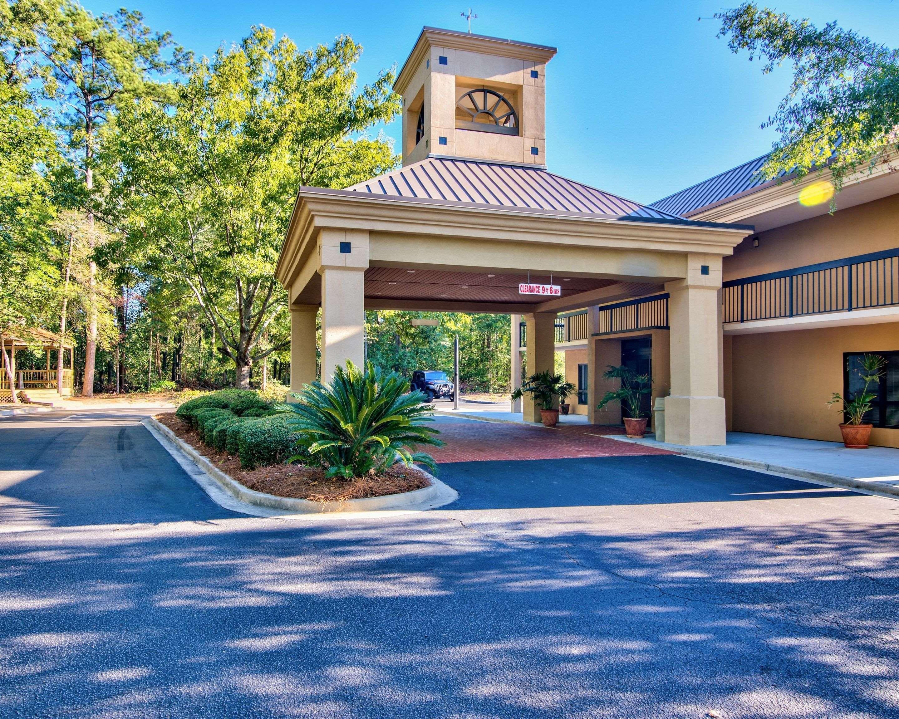 Clarion Inn & Suites Aiken South Exterior photo