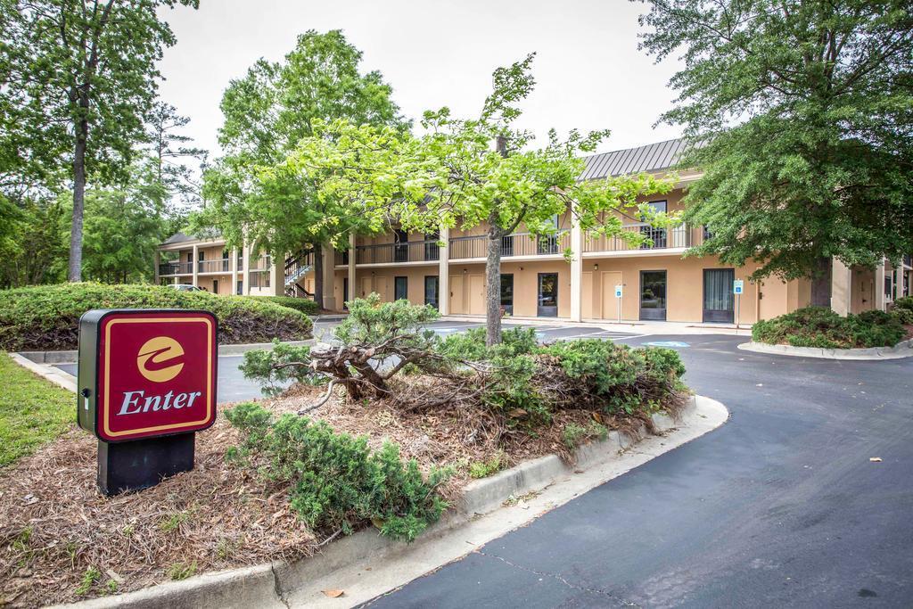 Clarion Inn & Suites Aiken South Exterior photo