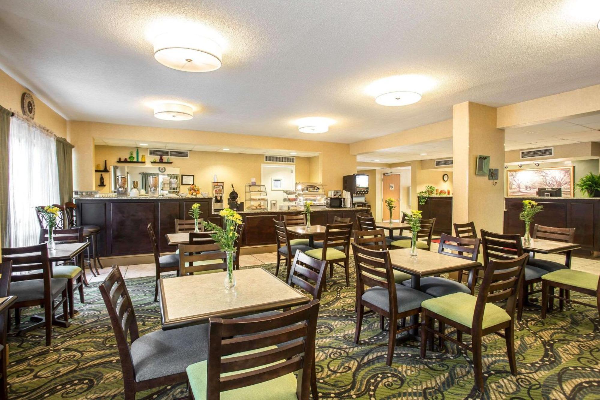 Clarion Inn & Suites Aiken South Exterior photo