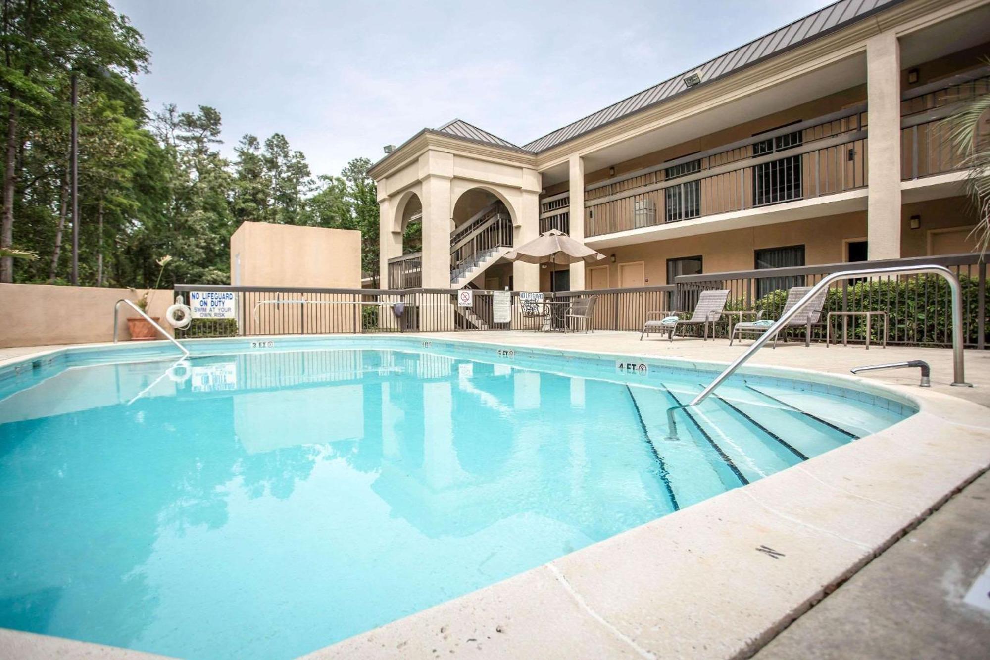 Clarion Inn & Suites Aiken South Exterior photo