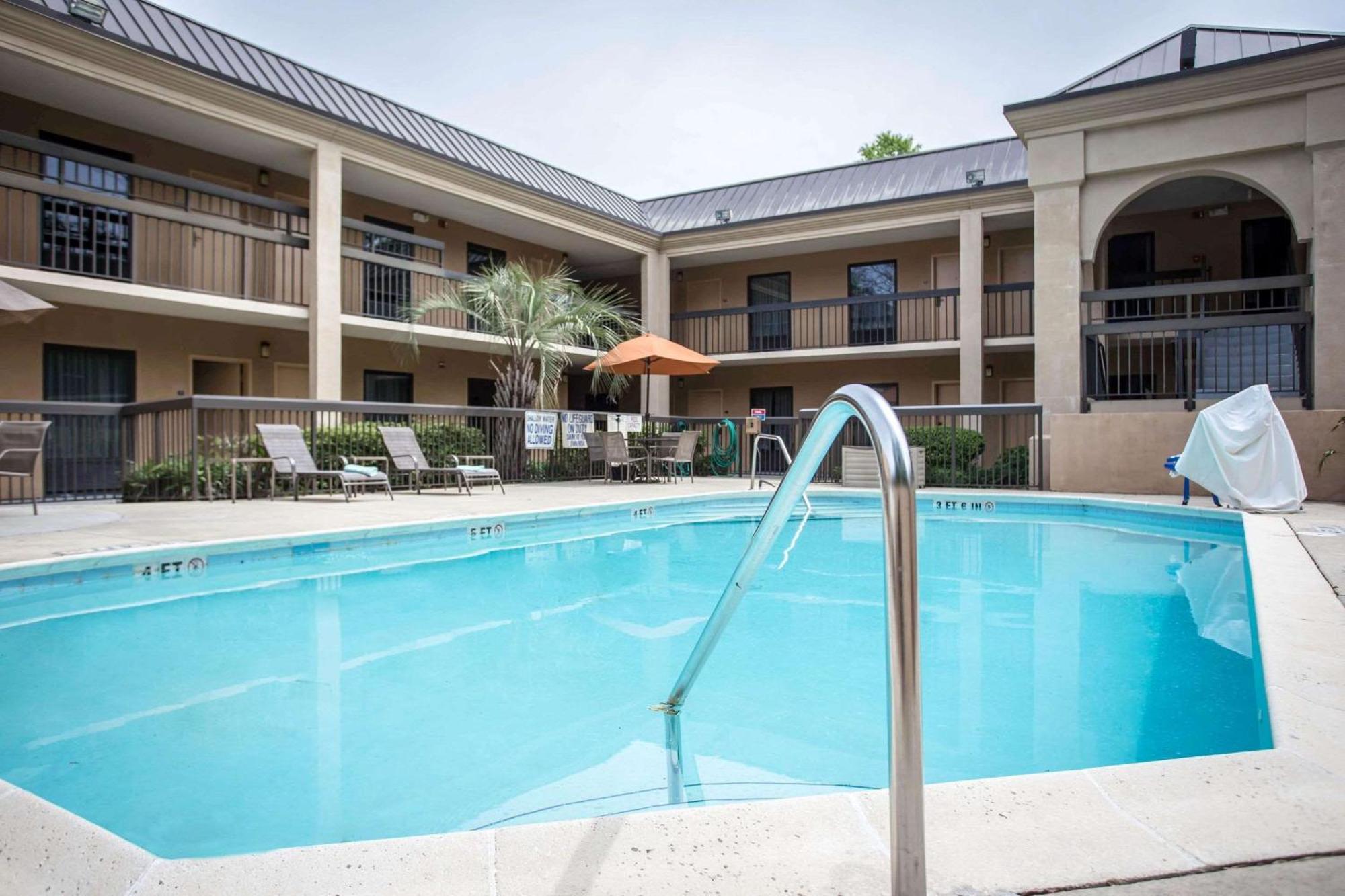 Clarion Inn & Suites Aiken South Exterior photo