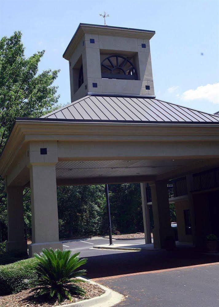 Clarion Inn & Suites Aiken South Exterior photo