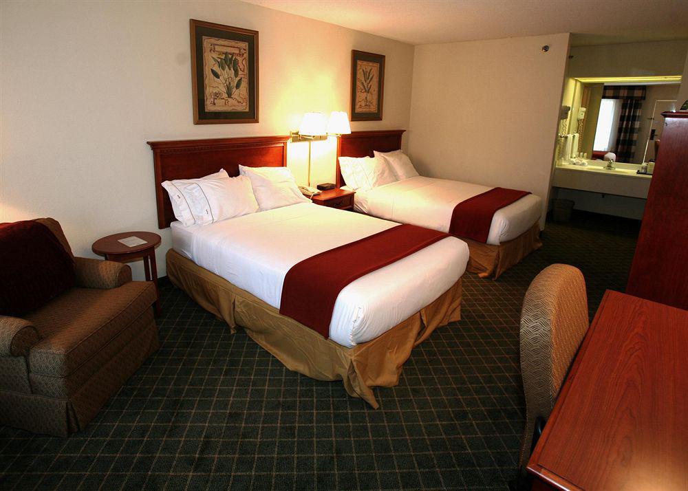Clarion Inn & Suites Aiken South Room photo
